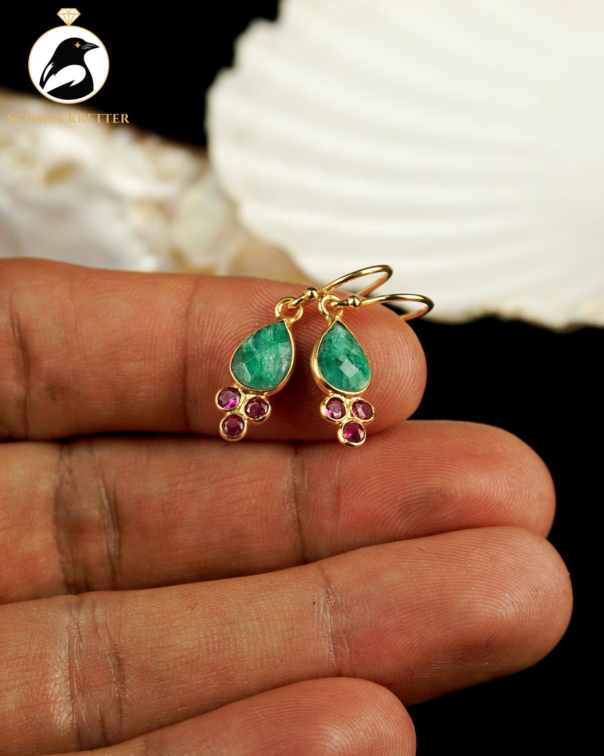 Vergoldete Tropfenohrringe mit Chalcedon & Smaragdersatz | 925 Silber Brisur