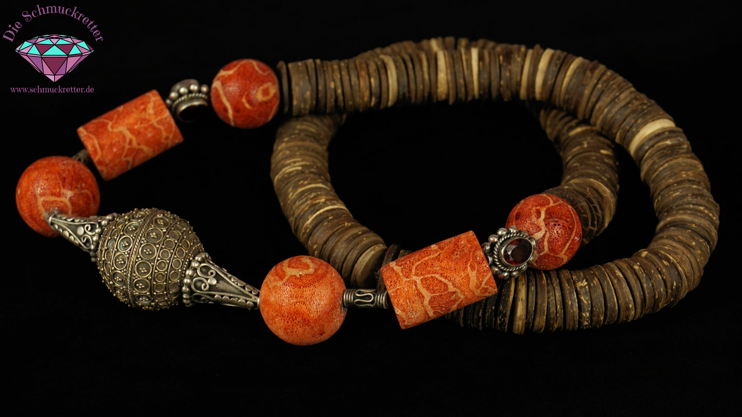 Massive Ethno-Designerkette aus Indonesien - Echtsilber, Schaumkoralle, Granat & Kokosholz