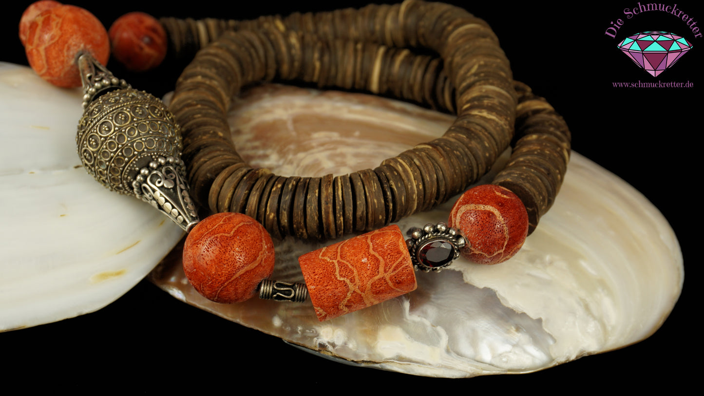 Massive Ethno-Designerkette aus Indonesien - Echtsilber, Schaumkoralle, Granat & Kokosholz