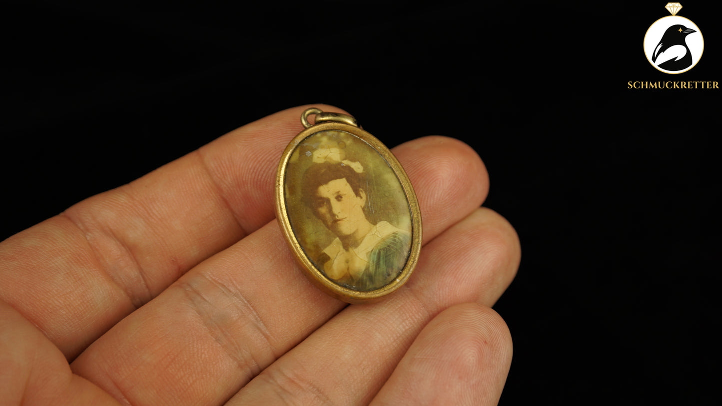 Antiker Foto-Anhänger um 1900 – Double Gold, handkoloriertes Porträt, SALE