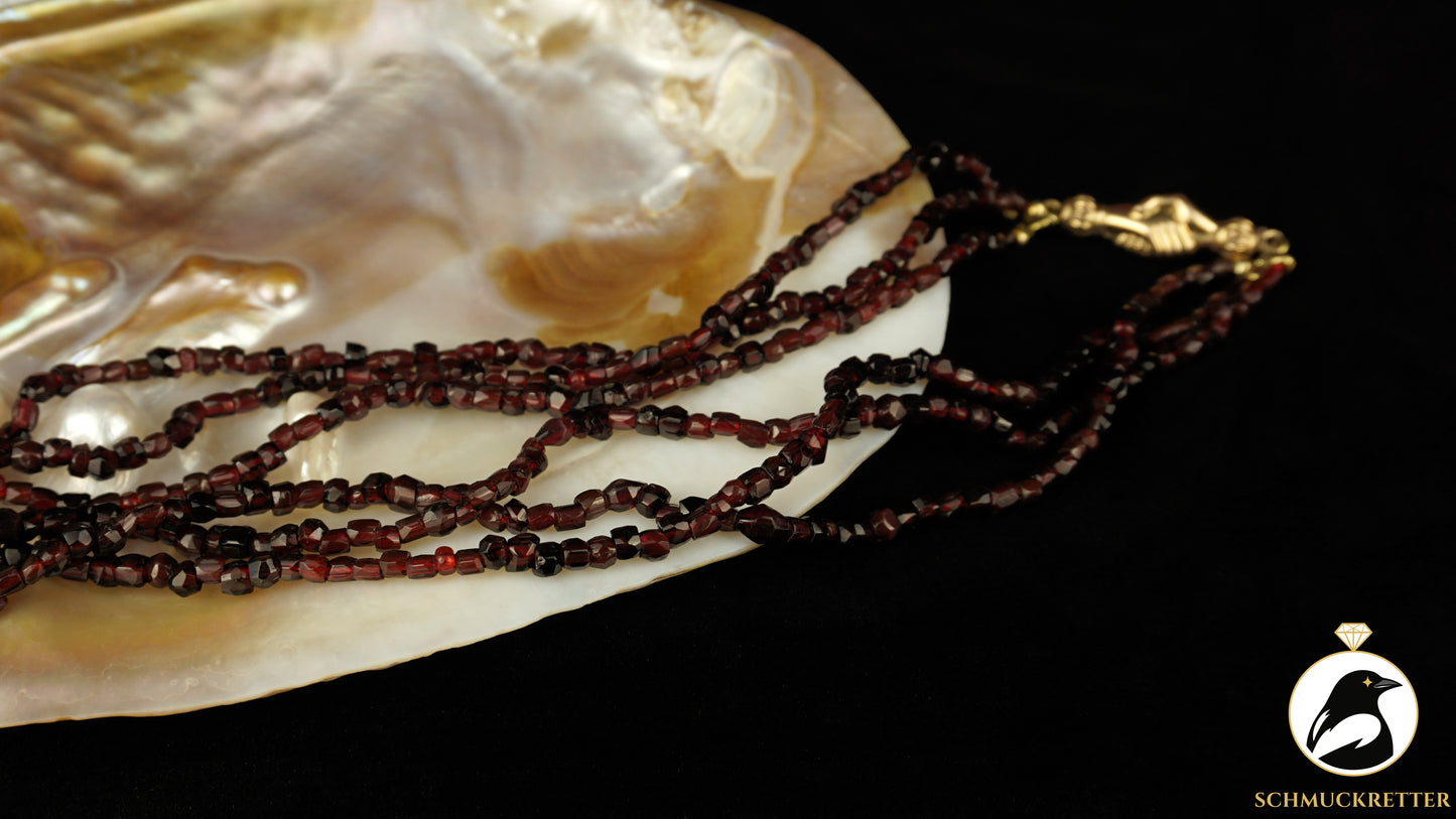 Antike dreireihige Granatkette mit vergoldetem Fede-Verschluss – um 1900, SALE