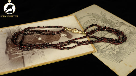 Antike dreireihige Granatkette mit vergoldetem Fede-Verschluss – um 1900, SALE