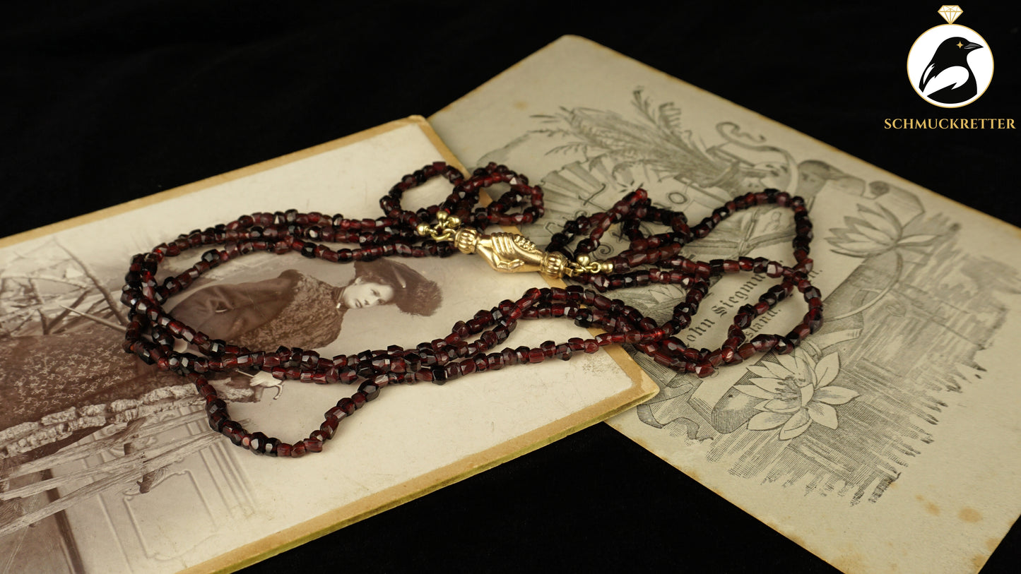 Antike dreireihige Granatkette mit vergoldetem Fede-Verschluss – um 1900, SALE