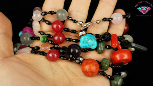 Lange, schwarz-bunte Kette mit Fluorit, Rosenquarz, Schaumkoralle...