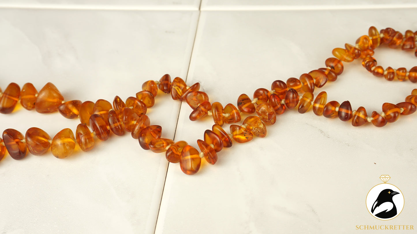 Langes Collier aus honigfarbenem Bernstein im Größenverlauf (3)