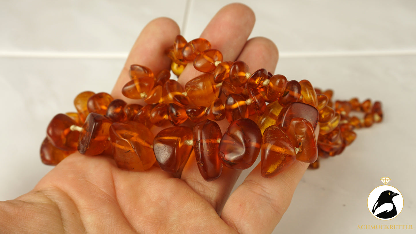 Langes Collier aus honigfarbenem Bernstein im Größenverlauf (3)