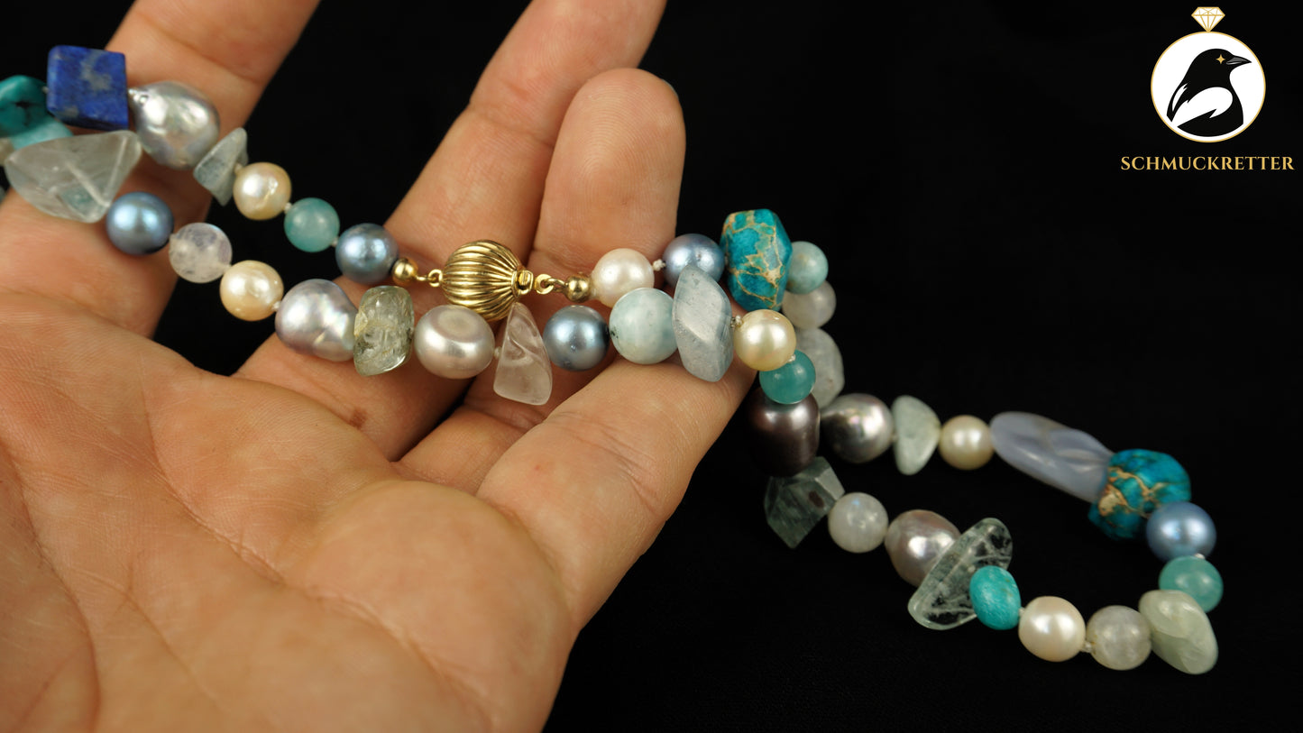 Handgefertigtes Edelstein-Collier mit Akoya Perlen & 375 Gold Kugelverschluss