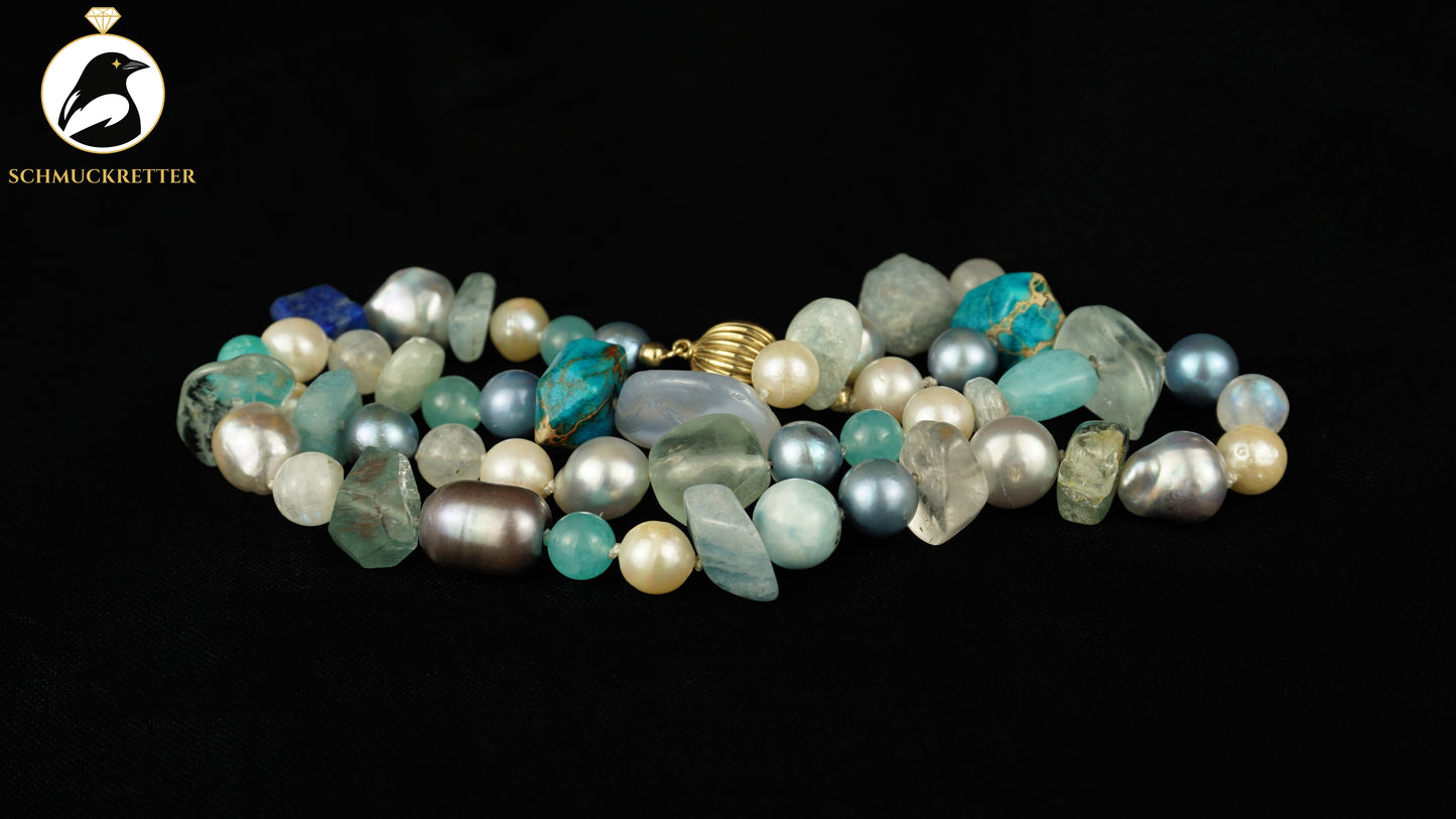 Handgefertigtes Edelstein-Collier mit Akoya Perlen & 375 Gold Kugelverschluss