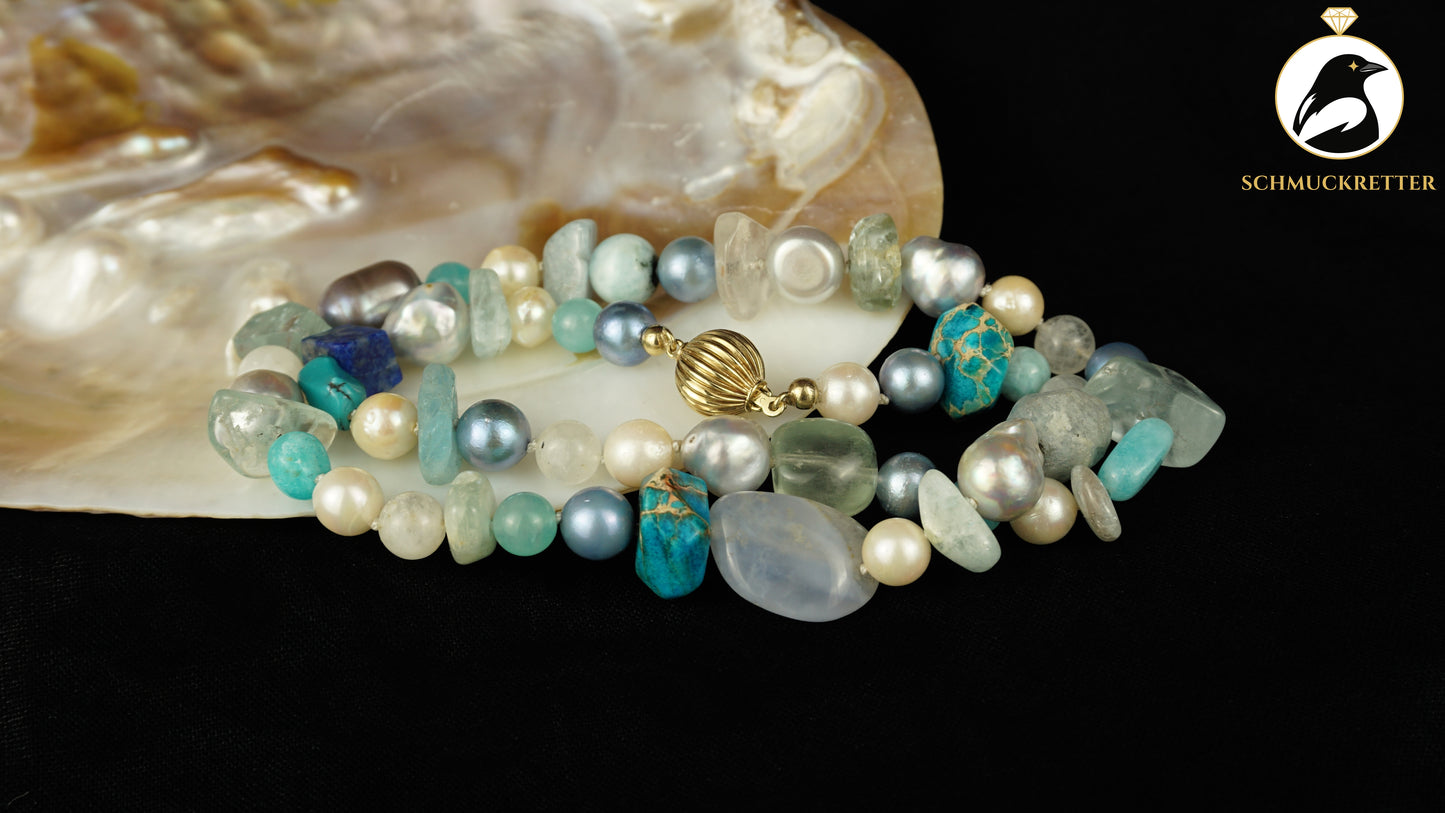 Handgefertigtes Edelstein-Collier mit Akoya Perlen & 375 Gold Kugelverschluss