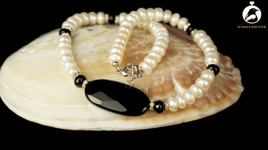 Perlenkette mit Onyx & Herzchenverschluss