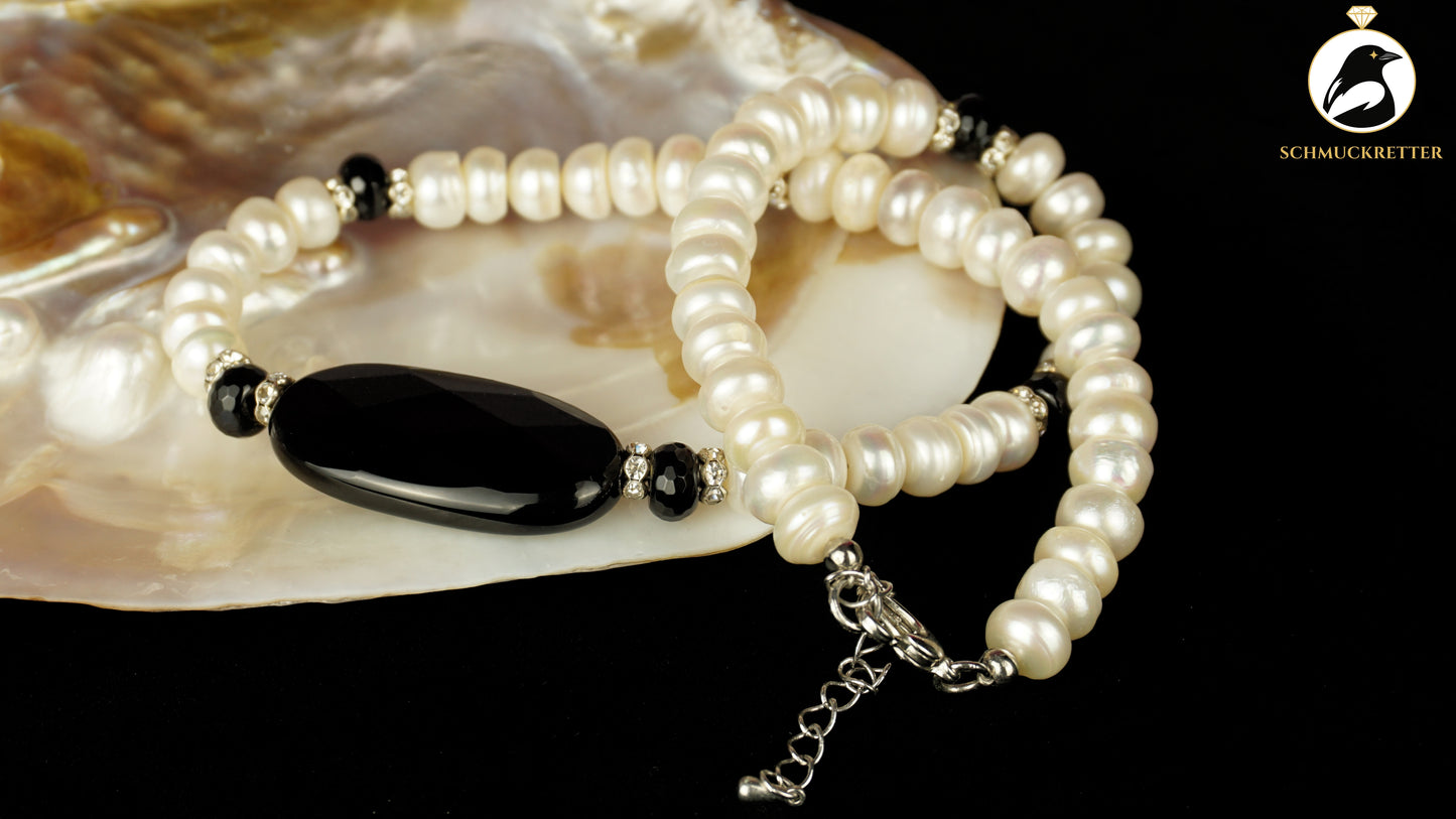 Perlenkette mit Onyx & Herzchenverschluss