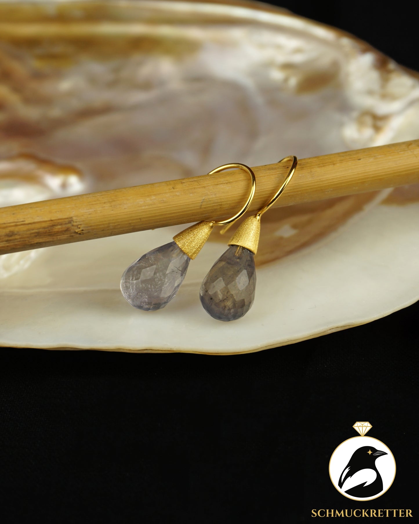 Facettierte Iolith Tropfenohrringe - vergoldetes 925 Silber, eismattiert