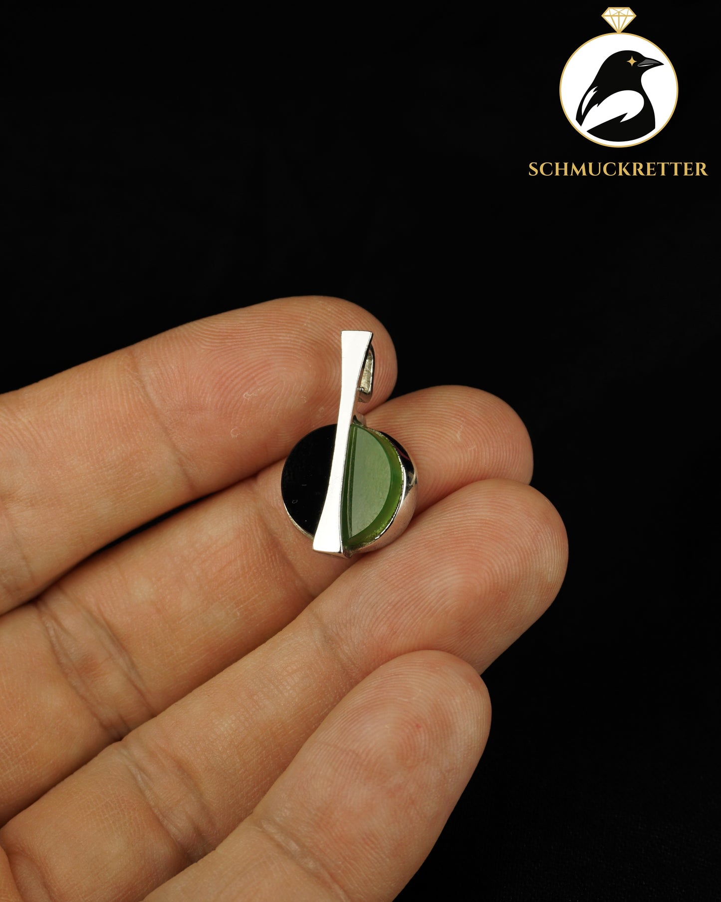 Anhänger mit Nephrit-Jade & Onyx, gefasst in 835 Silber