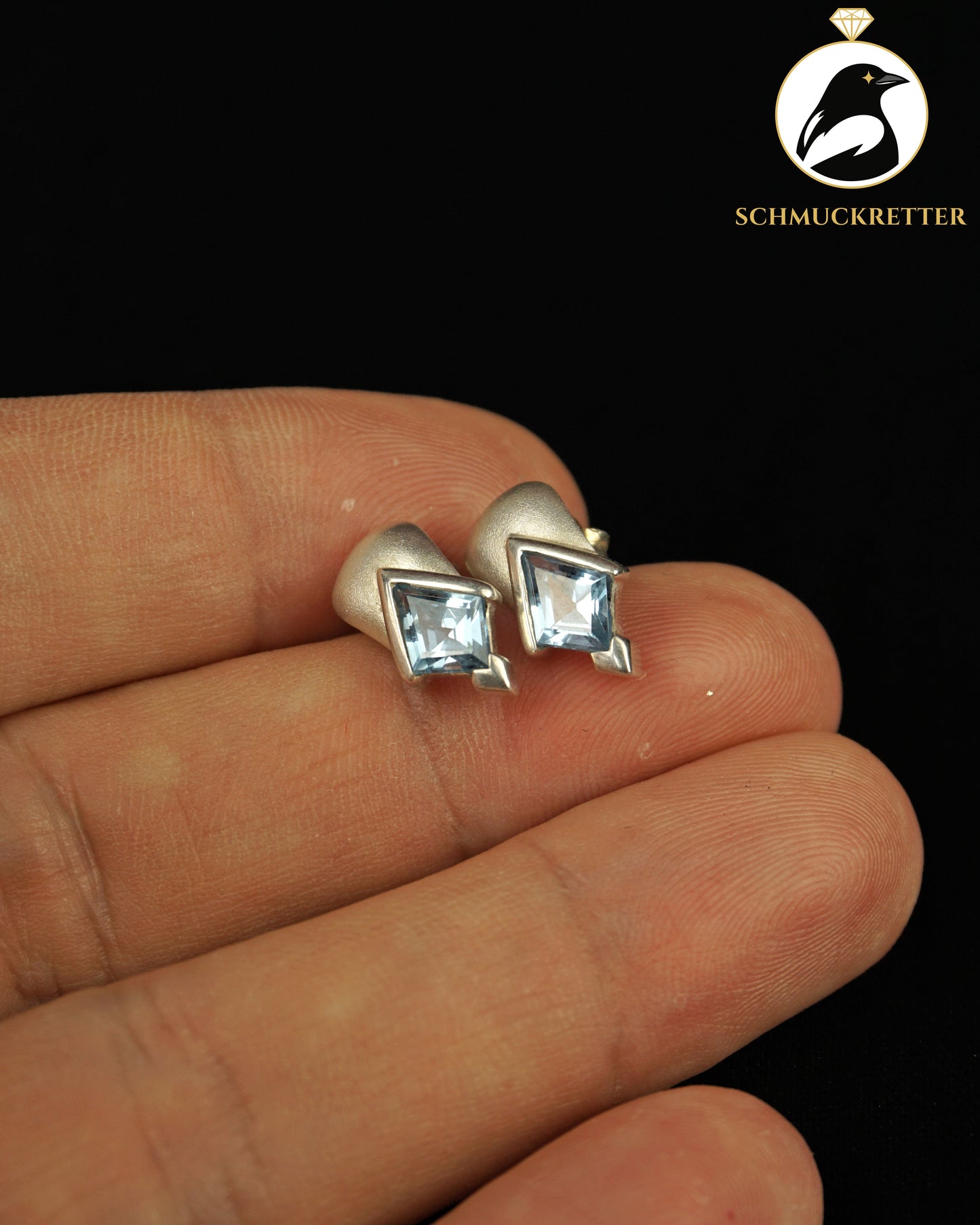 Ohrstecker mit blauem Spinell - gefasst in 925 Silber