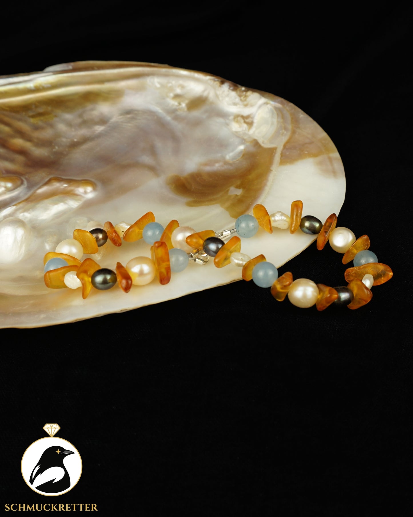 Strandgut I: Armband mit Bernstein, Perlen, hellblauem Beryll (Unikat)