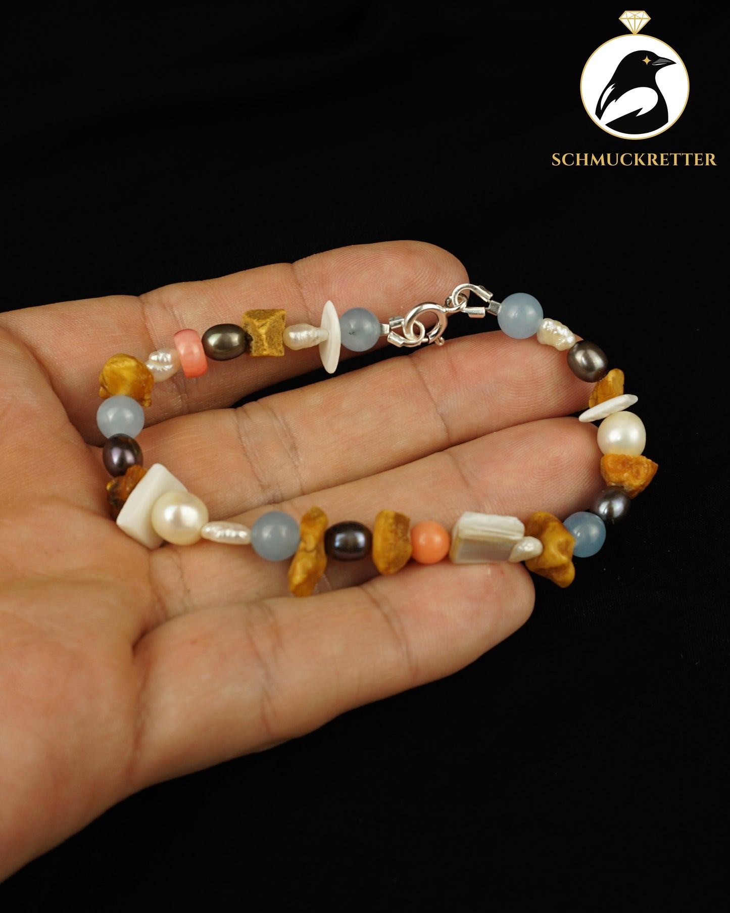 Strandgut 2: Armband mit Koralle, Bernstein, Perlen, hellblauem Beryll (Unikat)