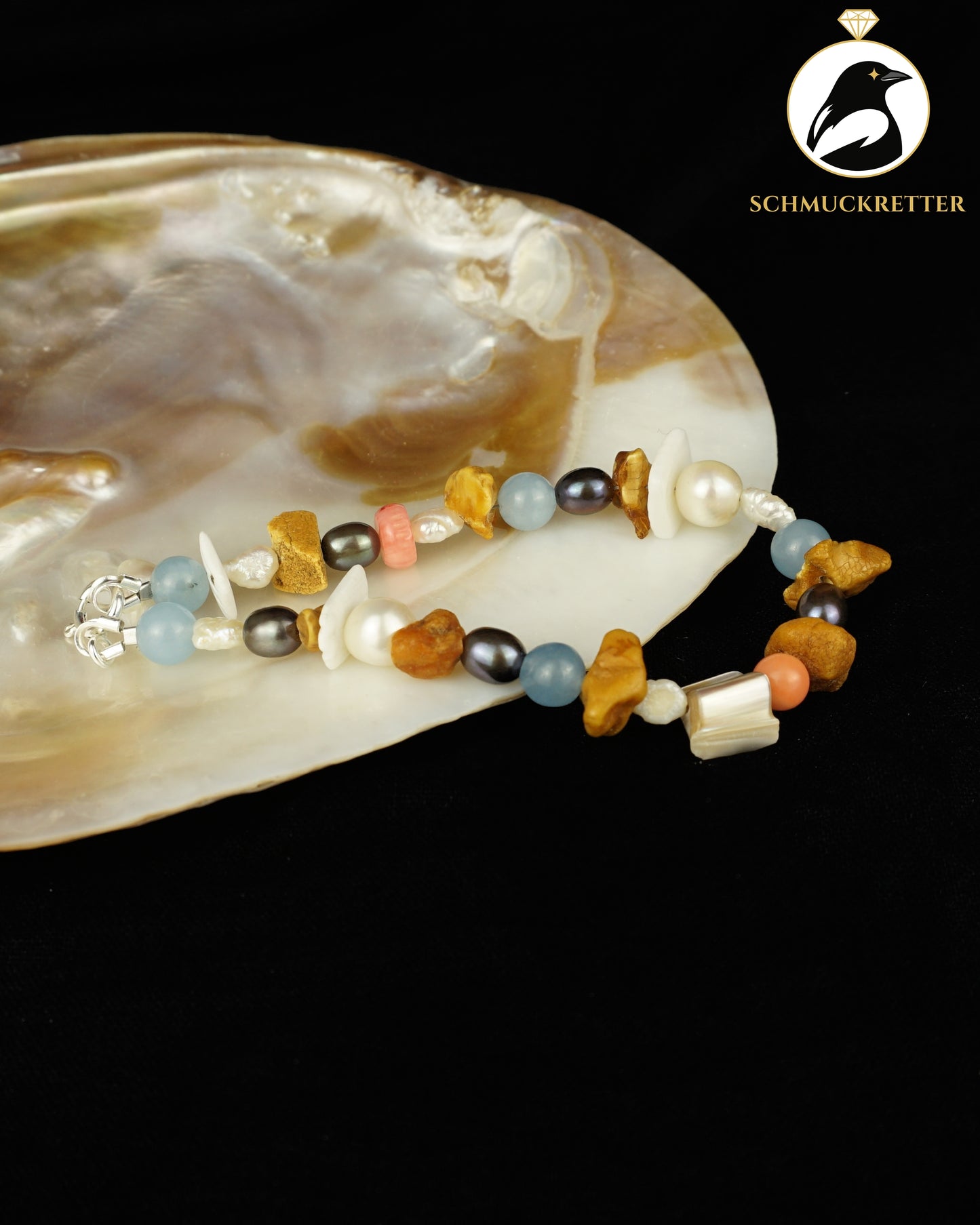 Strandgut 2: Armband mit Koralle, Bernstein, Perlen, hellblauem Beryll (Unikat)