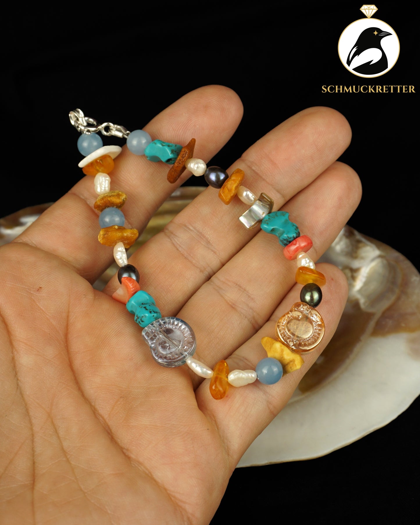 Strandgut 6: Armband mit Glasschnecken, Bernstein, Koralle, Beryll (Unikat)