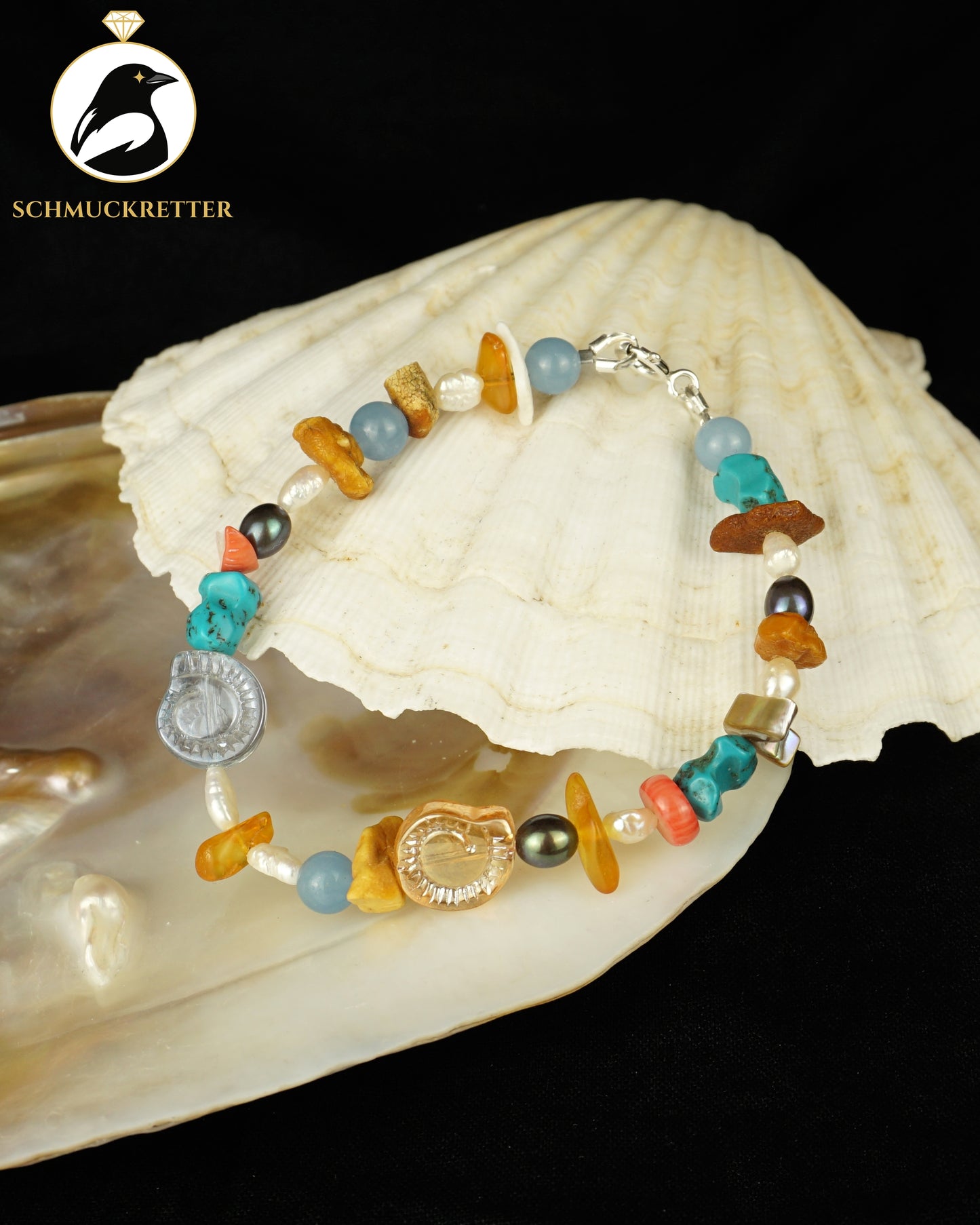 Strandgut 6: Armband mit Glasschnecken, Bernstein, Koralle, Beryll (Unikat)