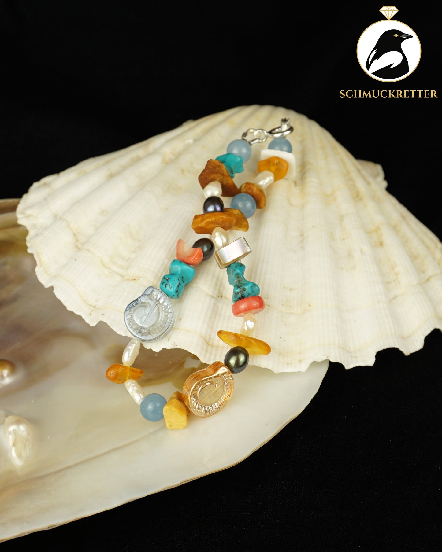 Strandgut 6: Armband mit Glasschnecken, Bernstein, Koralle, Beryll (Unikat)