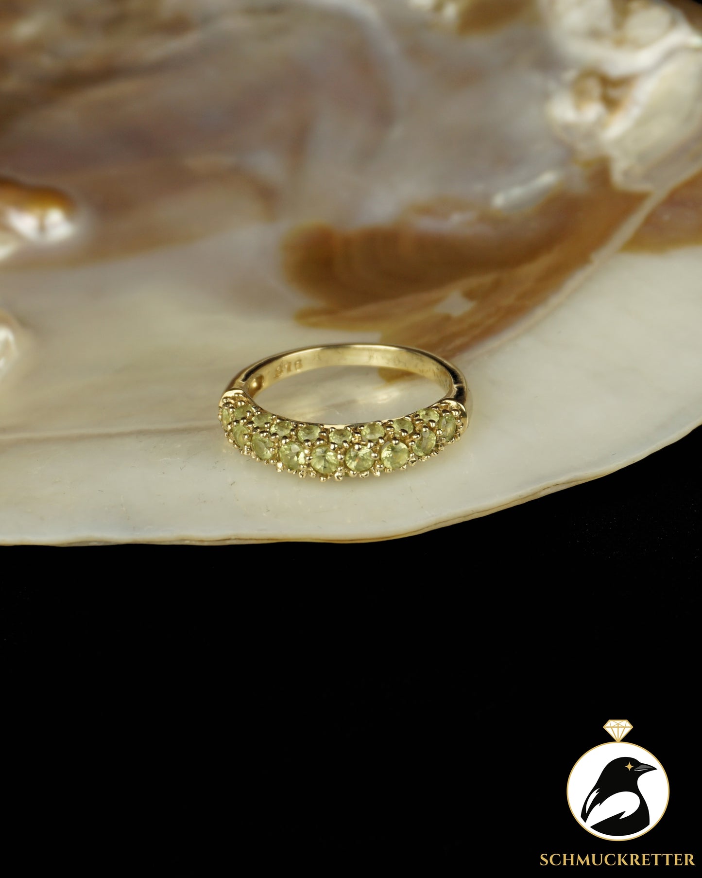 375 Gold Ring mit grünem Granat (Demantoid), Gr. 57