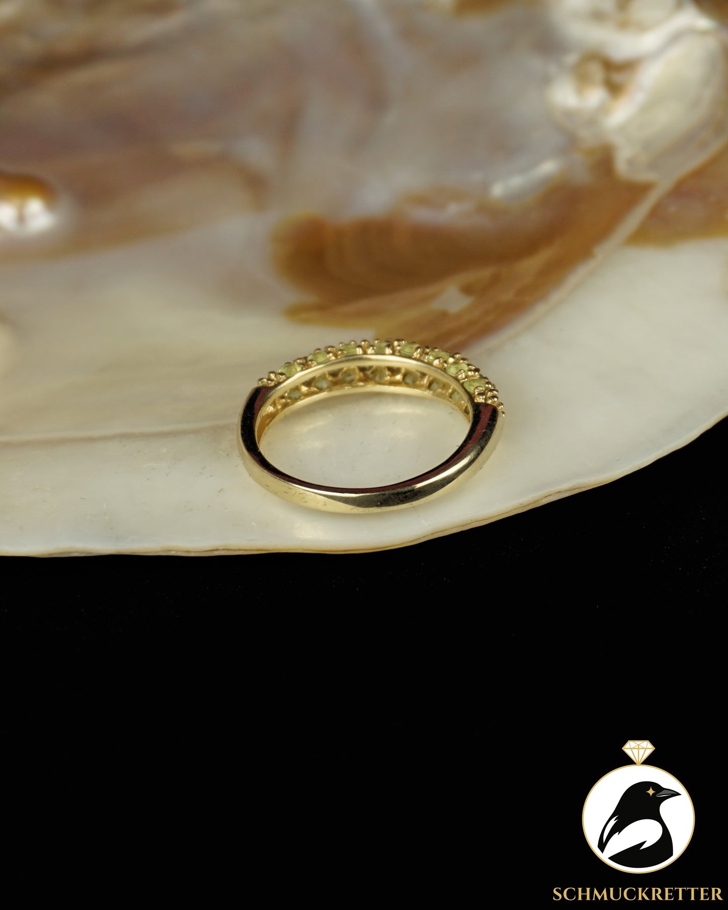 375 Gold Ring mit grünem Granat (Demantoid), Gr. 57