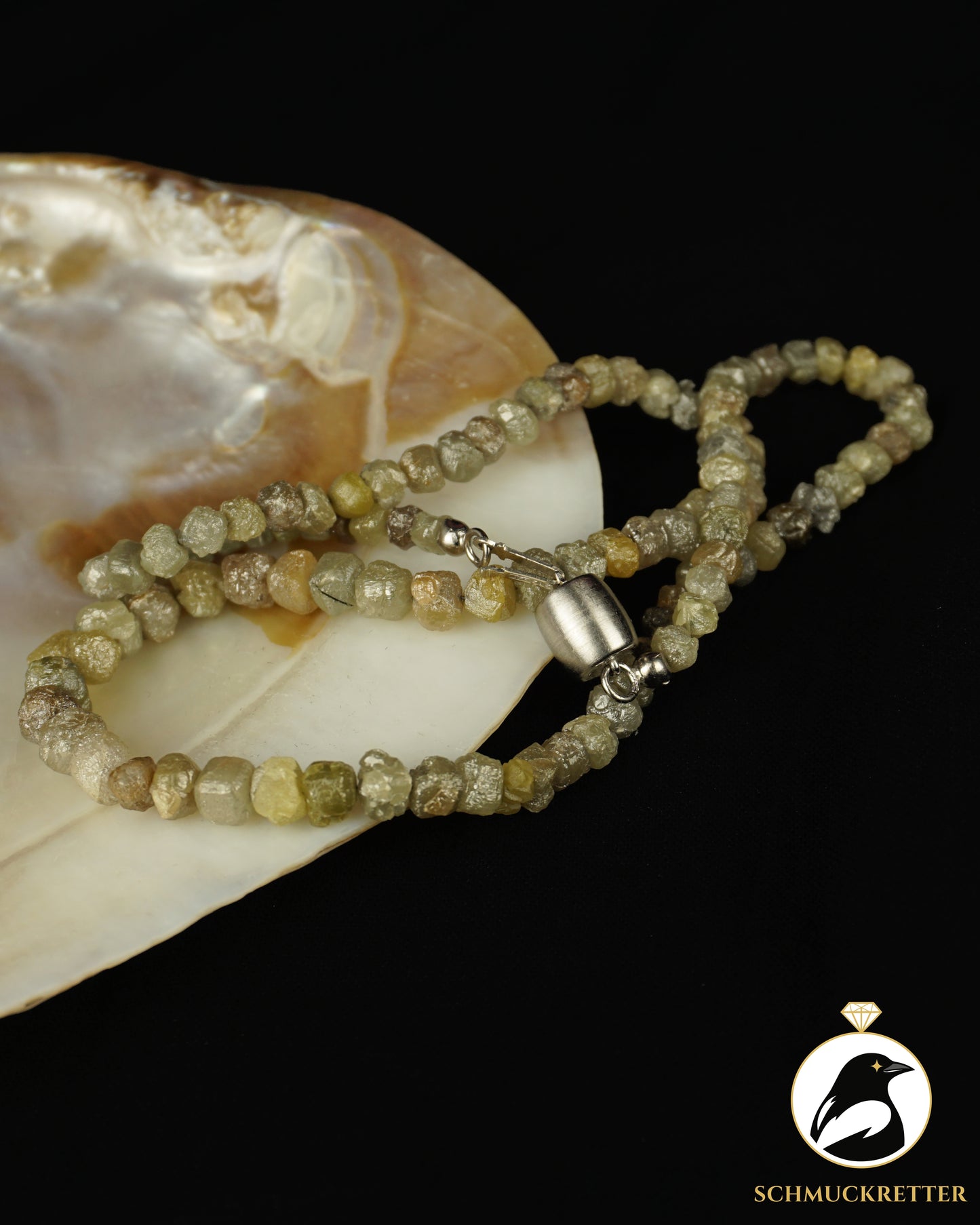 Rohdiamant-Collier mit Verschluss aus 585 Weißgold - rund 100ct!