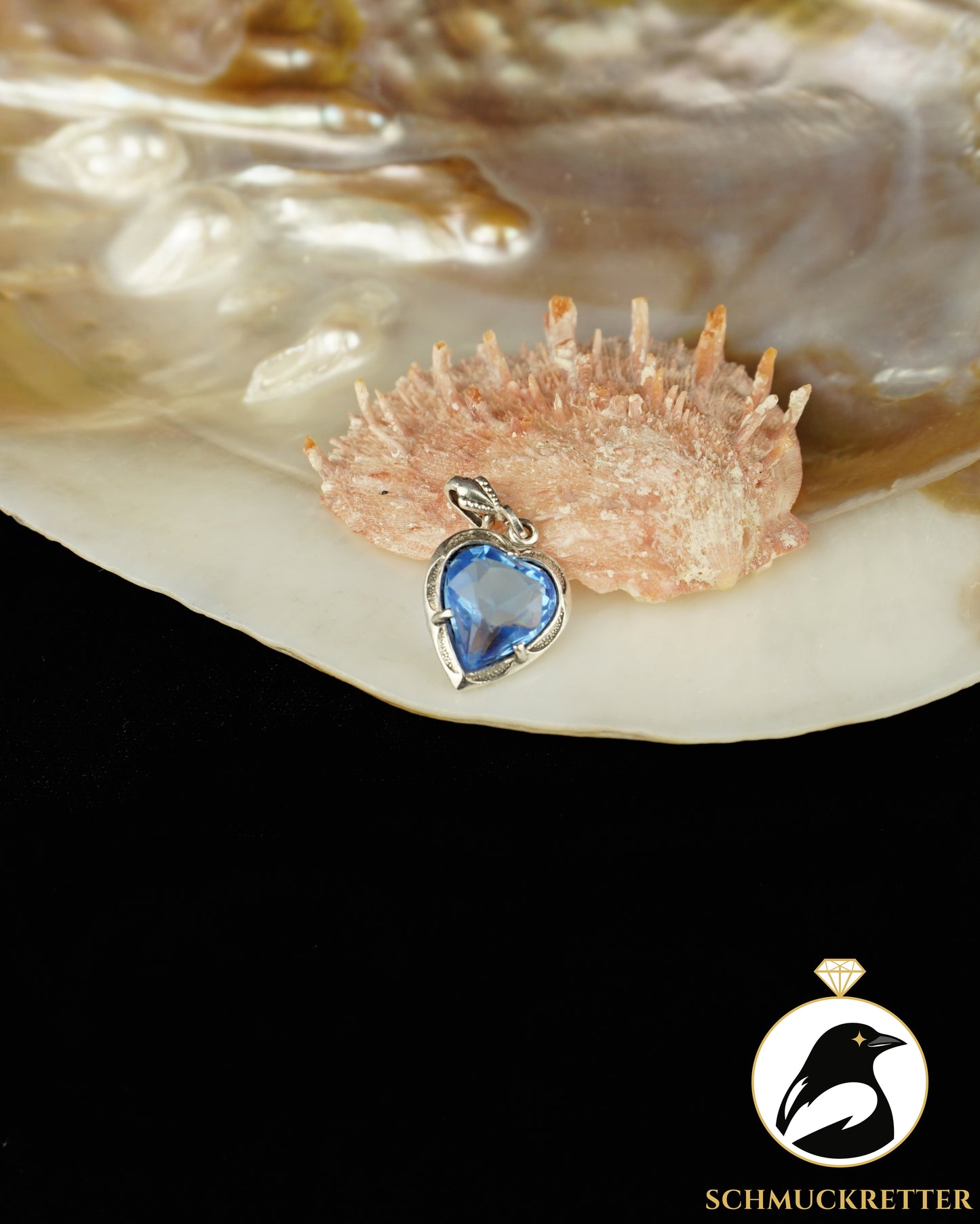 Antiker Herzanhänger aus 835 Silber mit blauem Schmuckstein