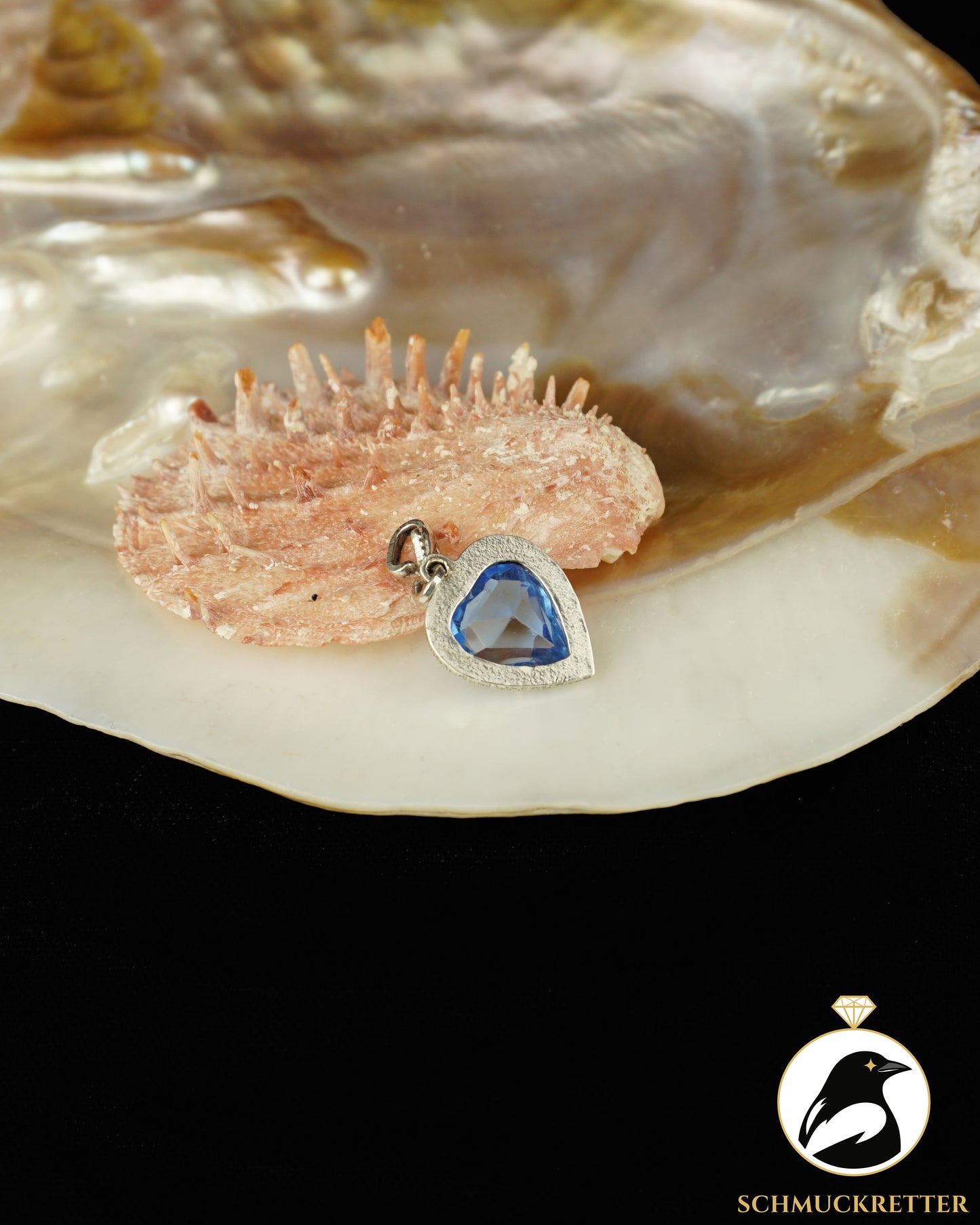 Antiker Herzanhänger aus 835 Silber mit blauem Schmuckstein