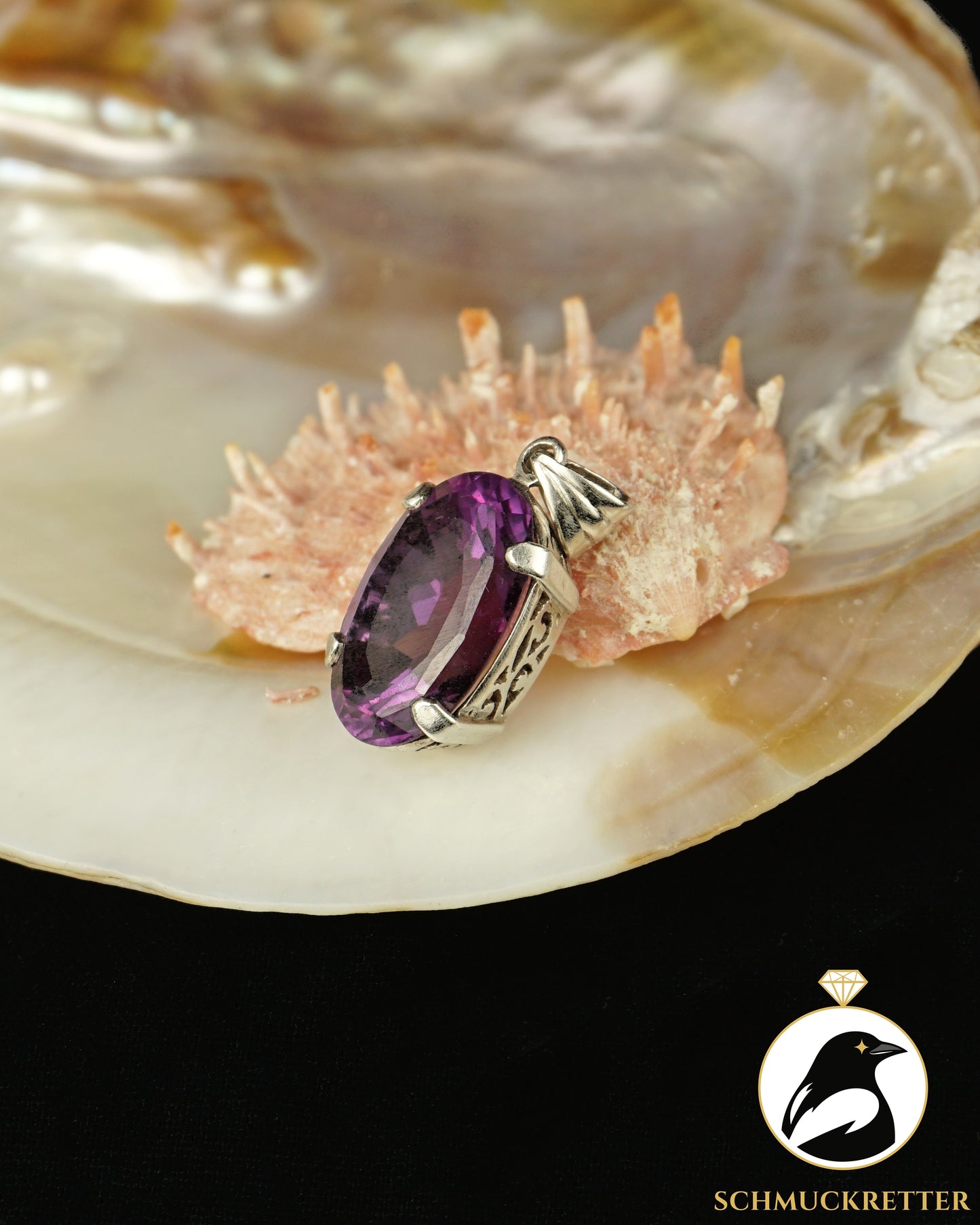 Art-Déco-Anhänger aus 835 Silber mit violettblauem Verneuil-Saphir